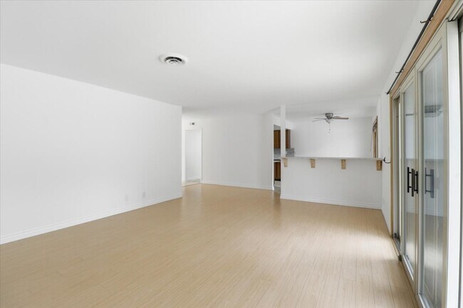 Building Photo - 577 Houston Dr