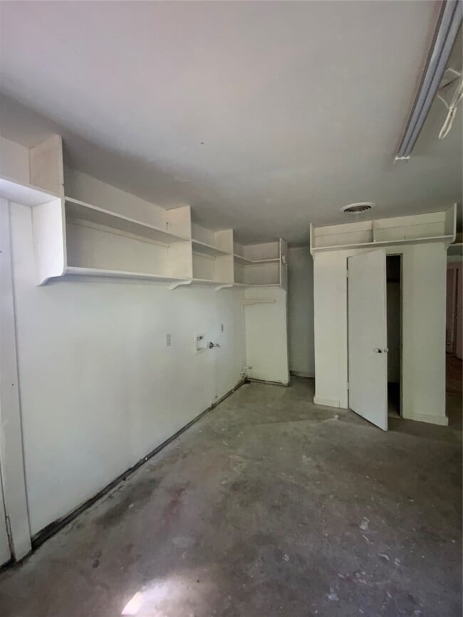 Building Photo - 405 Azalea Dr