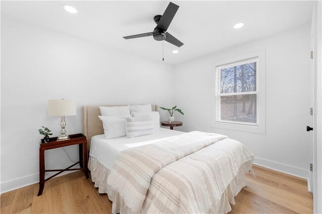 Building Photo - 150 Sweetwater St