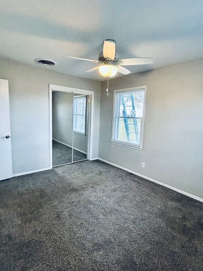 Building Photo - 825 David Ln