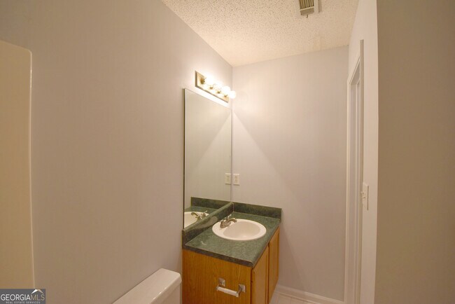 Building Photo - 147 S Fairfield Dr