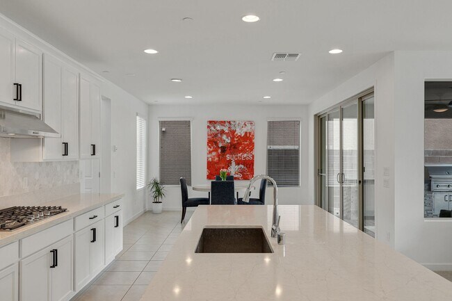 Building Photo - Luxurious Home in Henderson’s Desirable 89052 Community!