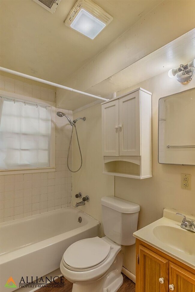 Building Photo - Houston St. 1725 -27