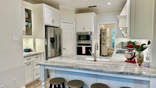 Building Photo - 3308 Oak Knoll Dr