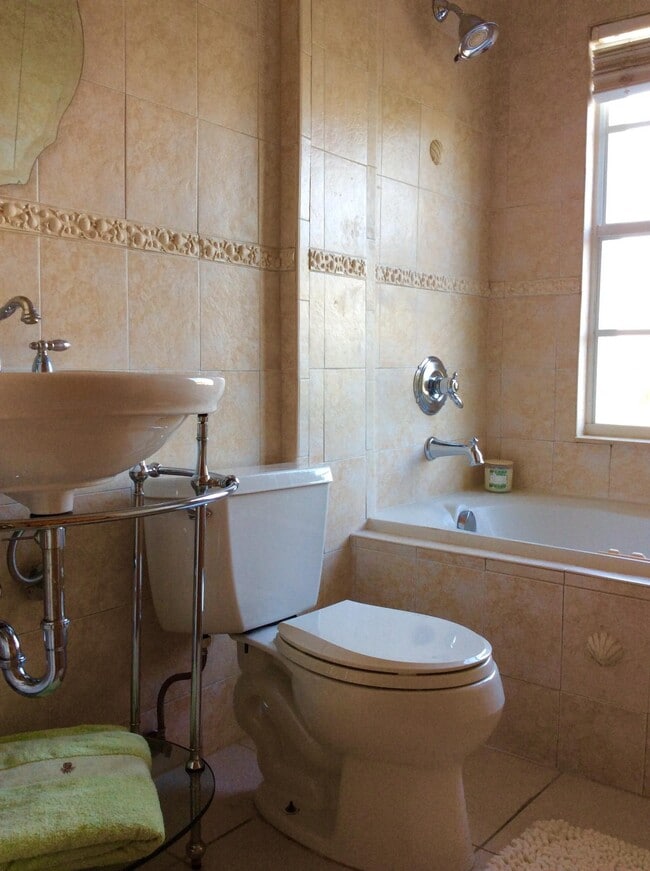 Building Photo - 382 Ellamar Rd