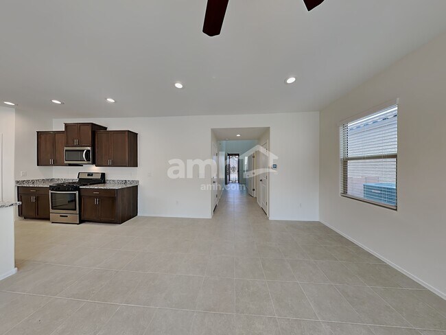 Building Photo - 854 E Artesia Pl