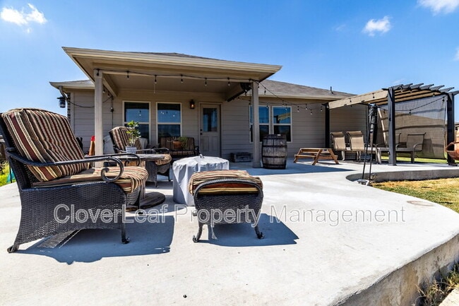 Building Photo - 804 Shrike Ln