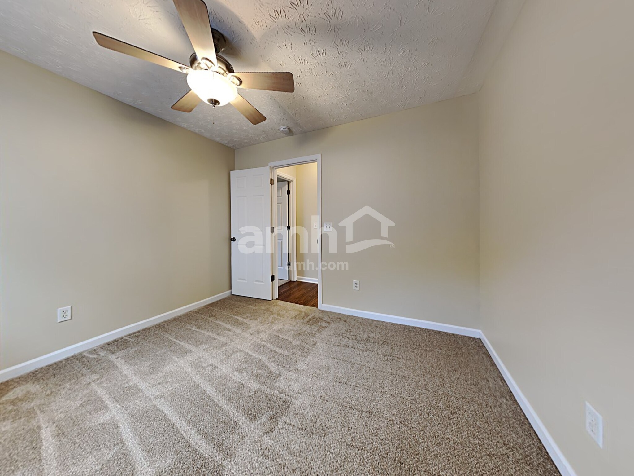 Building Photo - 9235 Sawgrass Dr