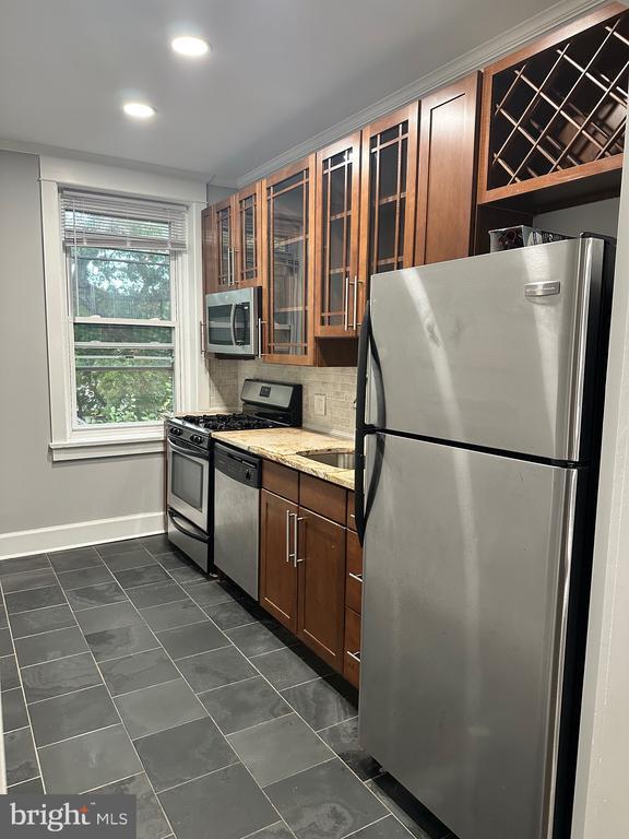 Building Photo - 6600 Lincoln Dr