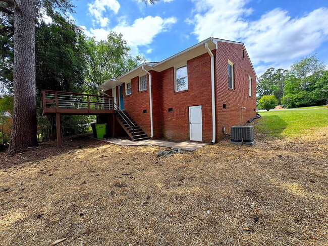 Building Photo - Charming 3 Bedroom Home in Raleigh!