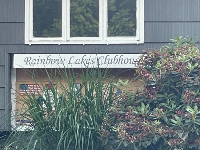 Building Photo - 17 Upper Rainbow Tr