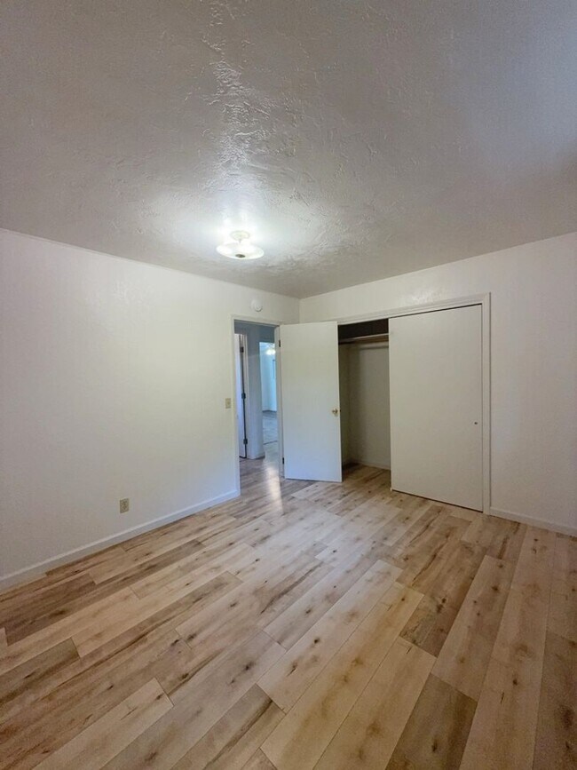 Building Photo - 615 Beverly Way