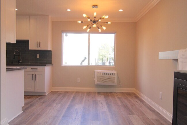 Building Photo - 1450 S Bundy Dr