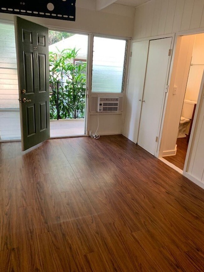 Building Photo - Waikiki Studio Unit - Electric, Water & Sewer included - Avail now!