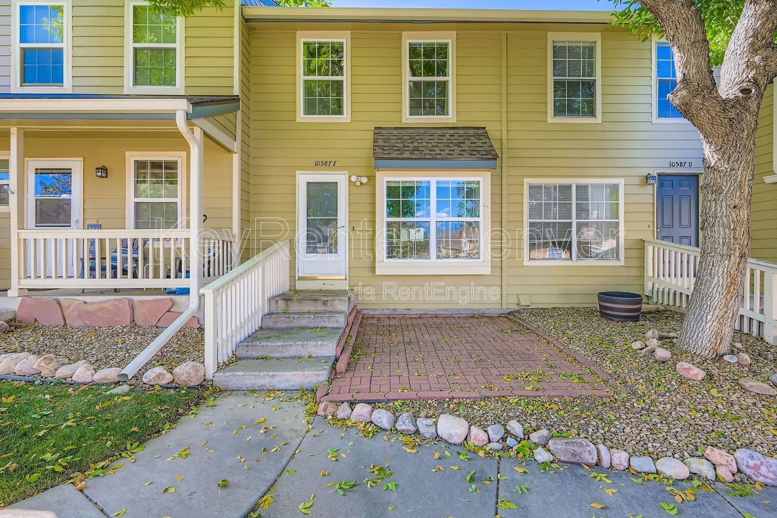 Building Photo - 10587 W Maplewood Dr