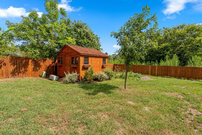 Building Photo - Beautiful 3 bedroom, 2 bathroom home in Southeast Austin!!!