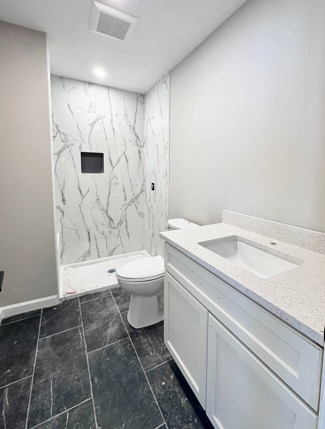 Building Photo - 521 Middleline Rd