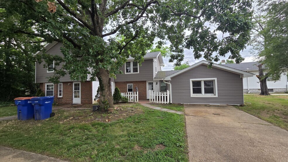 Building Photo - 112 N 9th St