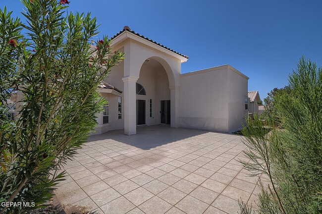 Building Photo - 1549 Via Appia St