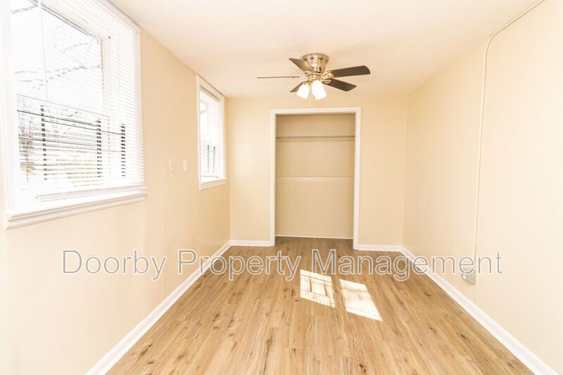 Building Photo - 1422 Wilson Rd