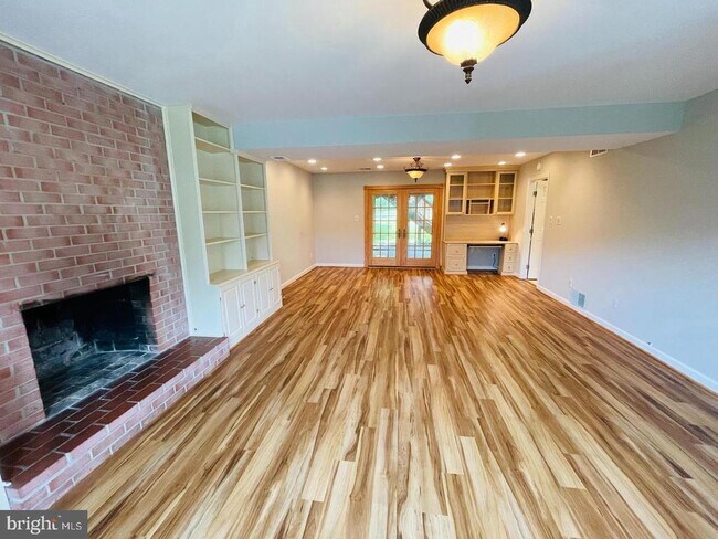 Building Photo - 7115 Warbler Ln
