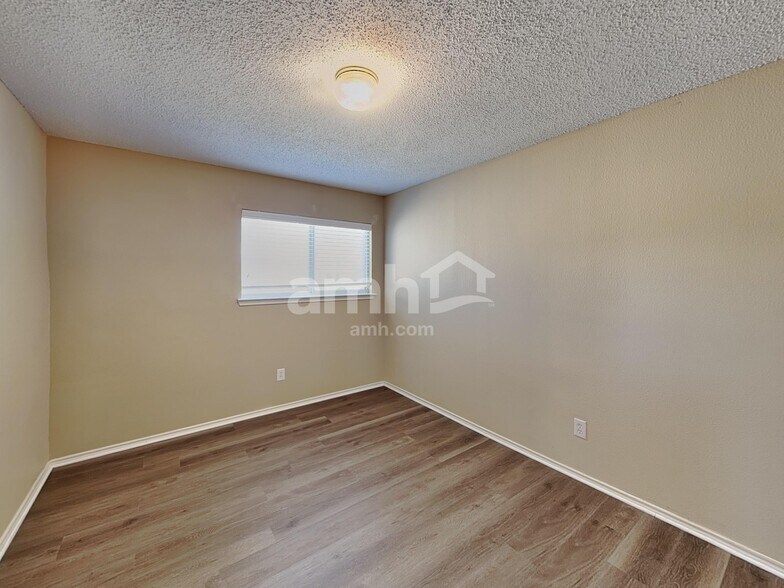 Building Photo - 321 Quail Run Rd