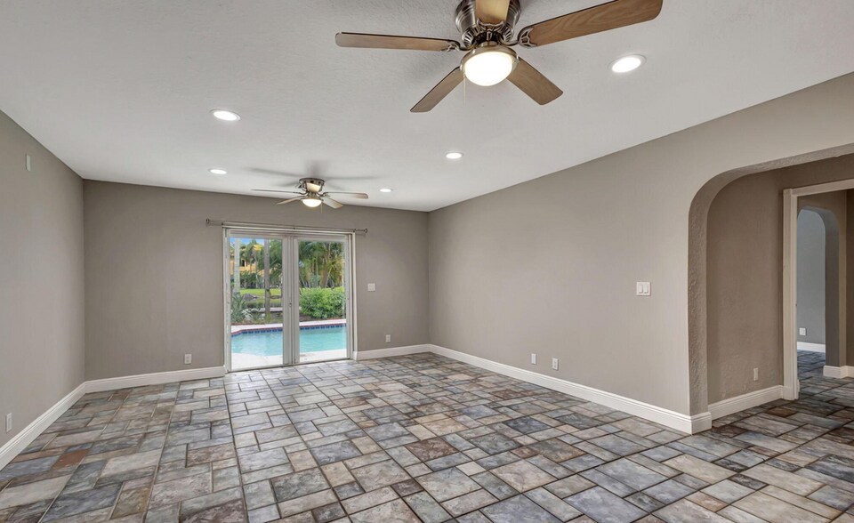 Building Photo - 1402 Cormorant Rd