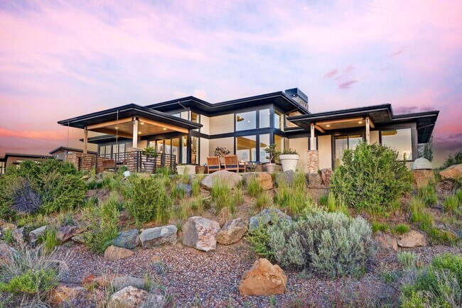 Primary Photo - Beautiful home in the gated community of Tetherow