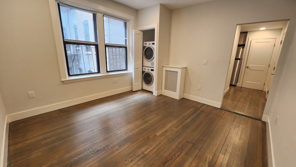 Building Photo - 52 Queensberry St
