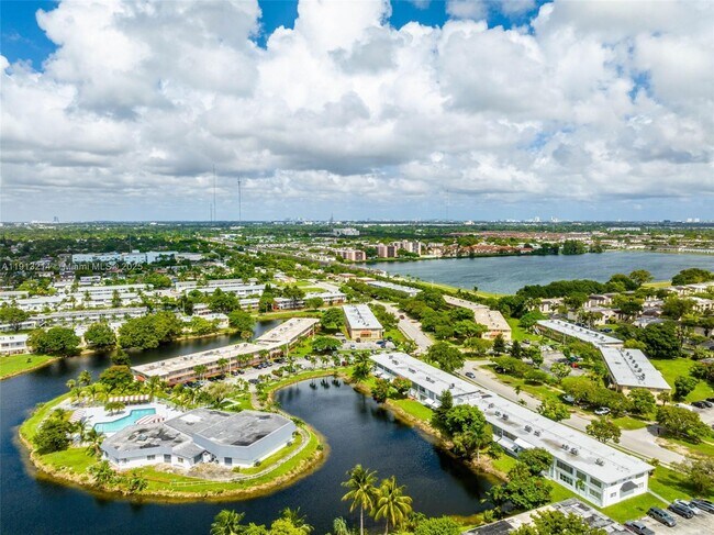 Building Photo - 20310 NE 2nd Ave