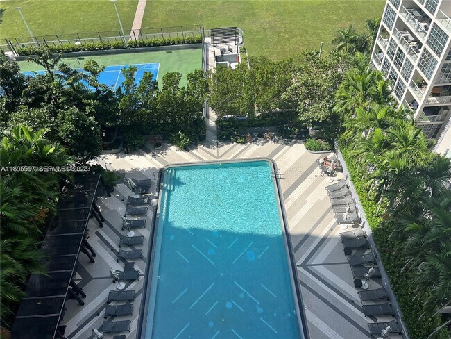 Building Photo - 121 NE 34th St