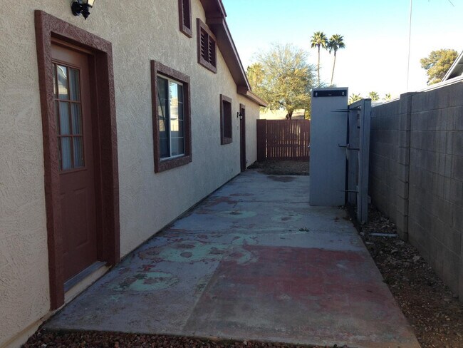 Building Photo - 1853 E Gemini Dr