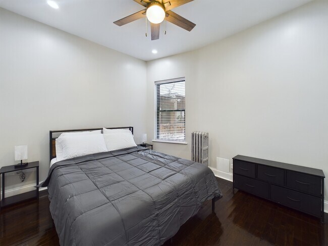 Building Photo - 5005 S Prairie Ave