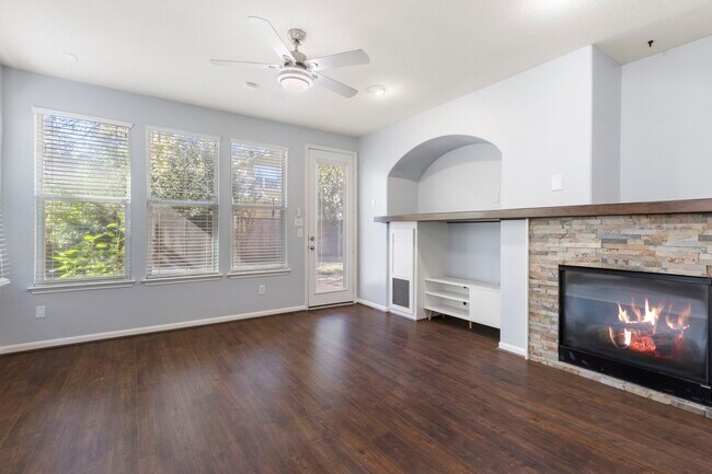 Building Photo - 15 N Flickering Sun Cir