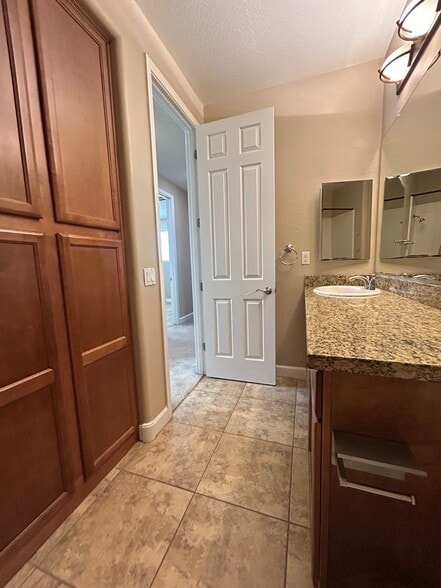 2nd Bathroom Upstairs - 300 W Wisteria Pl