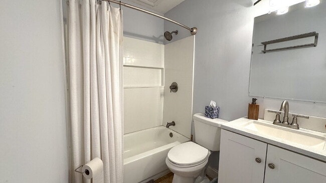 Building Photo - 506 University Blvd