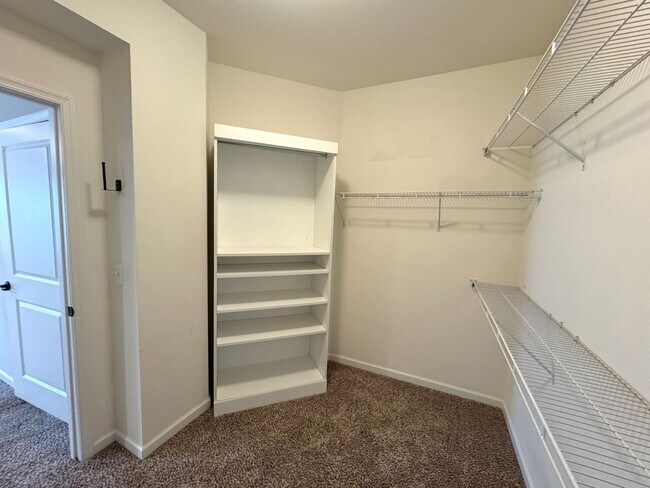 Building Photo - Stylish 3-Bed Home with Bonus Room & Private Backyard