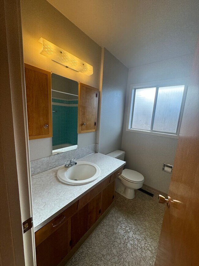 Building Photo - 4337 Lombard Dr