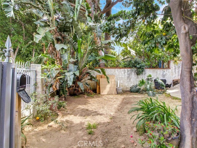 Building Photo - 614 E 23rd St