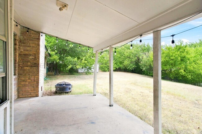 Building Photo - 2312 Hunt Dr