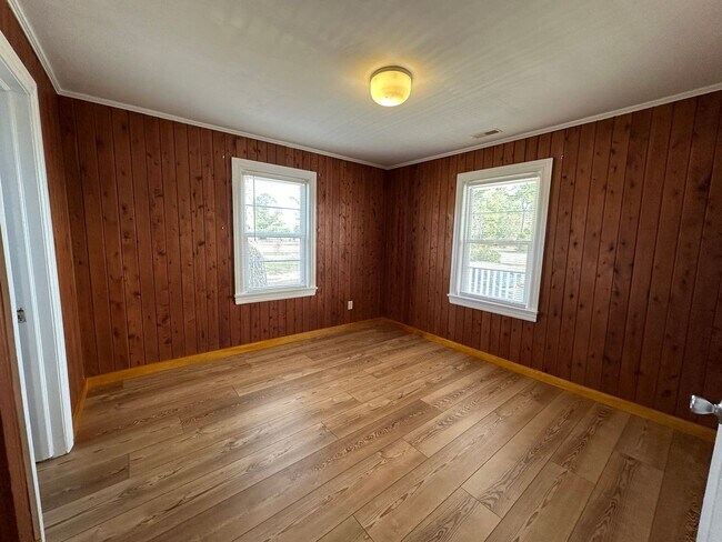 Building Photo - 3 BR Home with Large Yard & 2-Car Garage in Hampstead