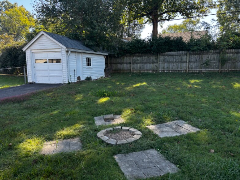 Building Photo - 4014 Springhill Rd