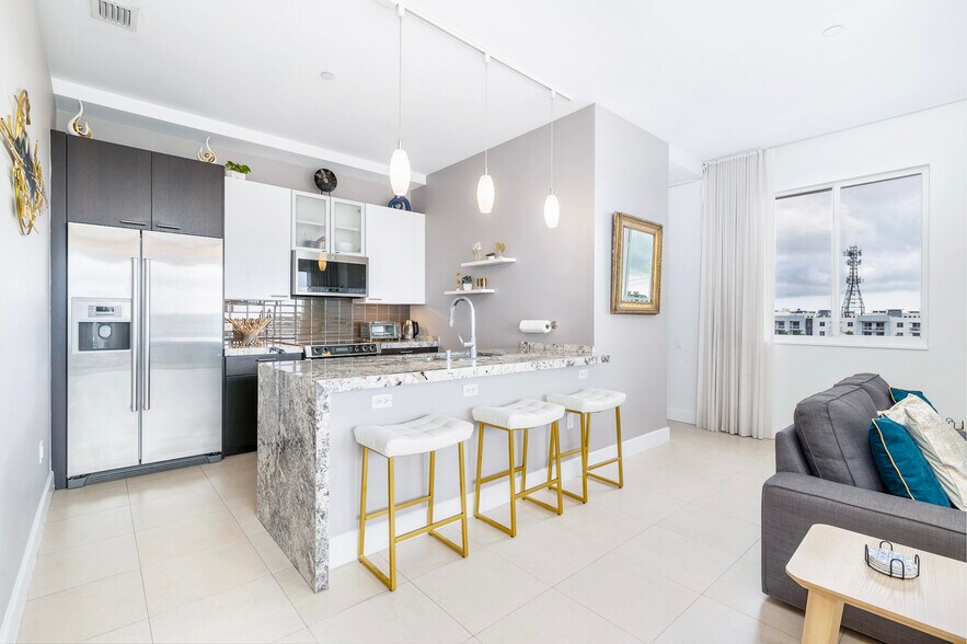 Building Photo - 111 SE 2nd St