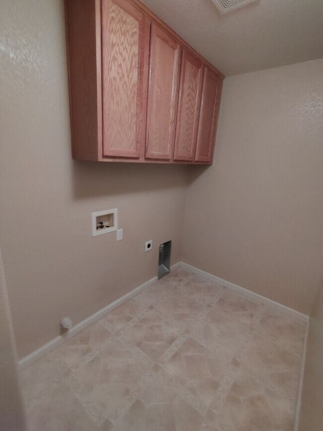 Building Photo - 13606 Brook Way