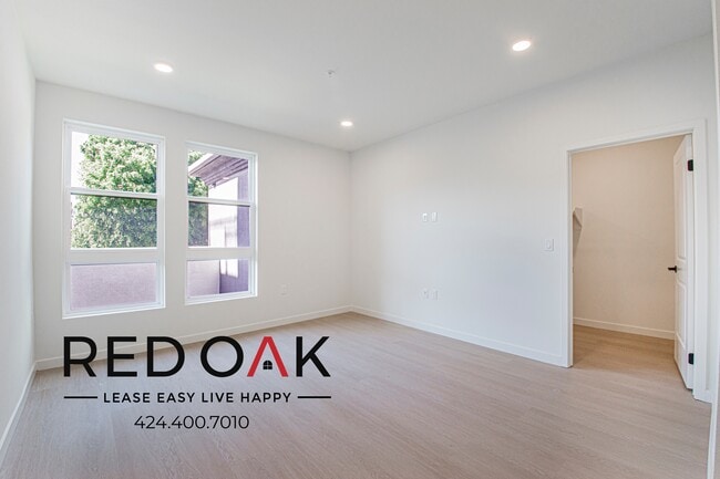 Building Photo - 856 S Gramercy Dr