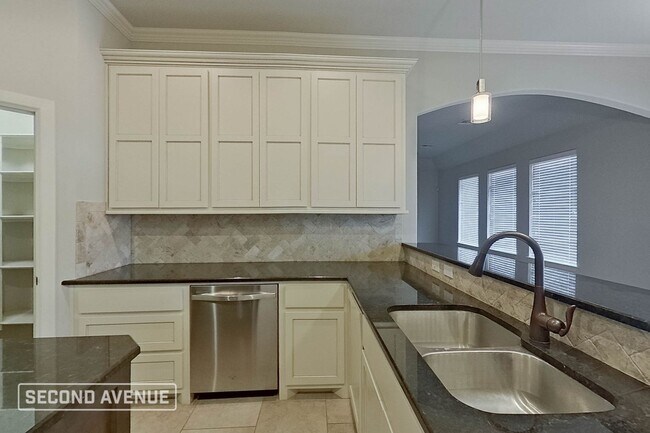Building Photo - LIMITED TIME: $998 off second month’s rent...
