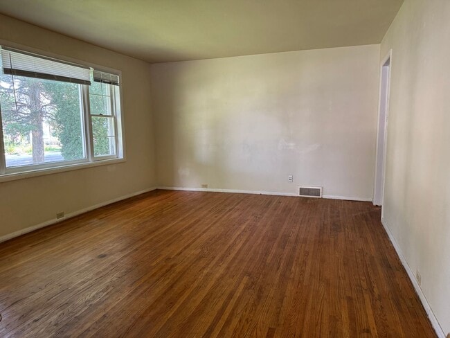 Building Photo - 721 W Olin Ave