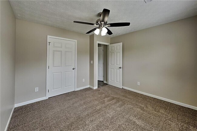 Building Photo - 658 Castlebrooke Way SE