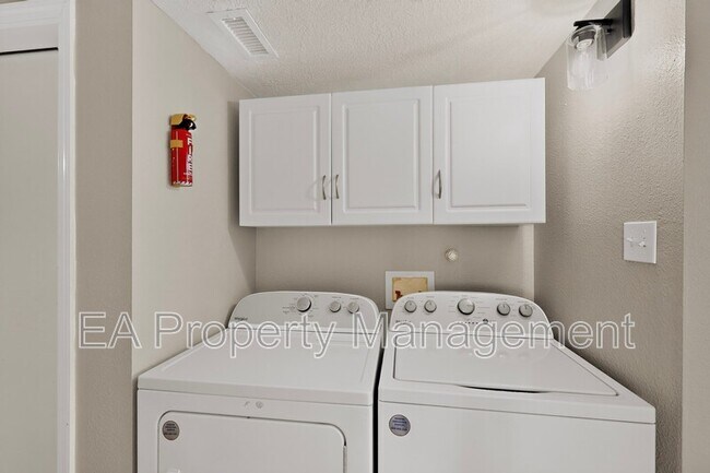 Building Photo - 5748 Pinon Flats Rd NW