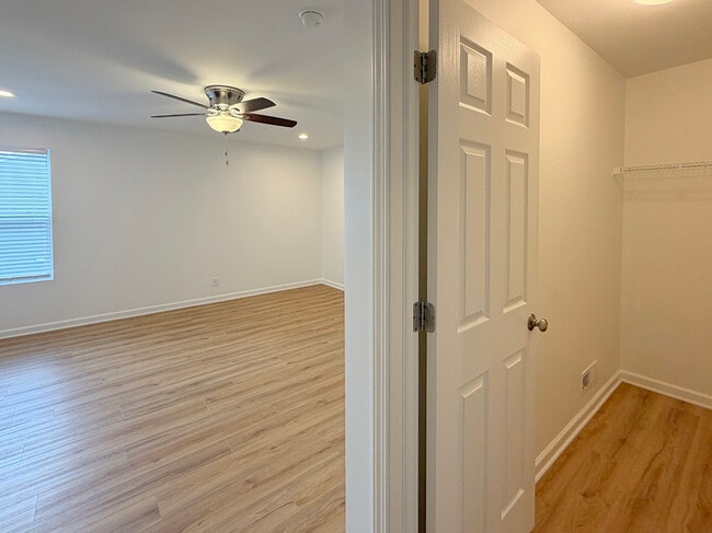 Building Photo - 651 Olive Ln
